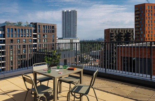 Tottenham Hale Apartment | Sophisticated Studio Flat with Rooftop Access