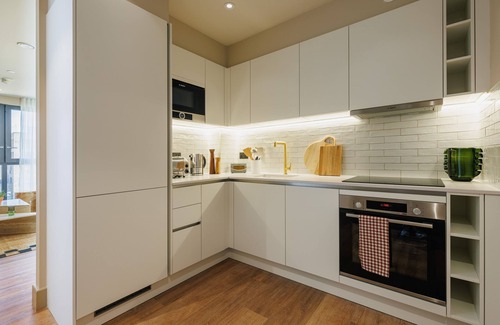 Tottenham Hale Apartment | Sophisticated Studio Flat with Rooftop Access