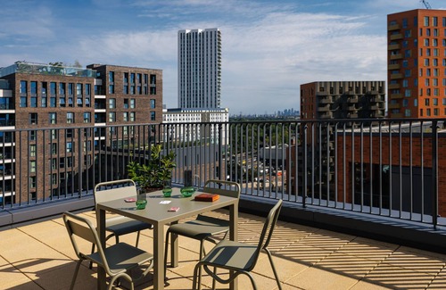 Tottenham Hale Apartment | Sophisticated Studio Flat with Rooftop Access