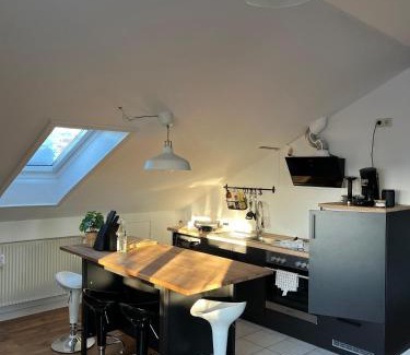 Ebersberg District Apartment | Sorglos in Poing klimatisiert - Messe München, Flughafen, Therme Erding