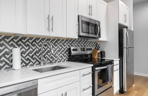 Old City Apartment | Sosuite 1BR Apt w W/d, Shared Roofdeck