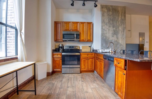 West Poplar Apartment | Sosuite 2BR Apt w W D Gym On-site Restaurant
