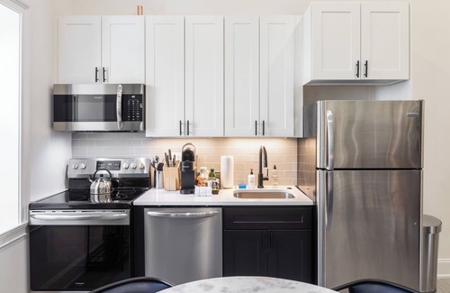 Rittenhouse Row Apartment | Sosuite at French Quarters - Rittenhouse Square