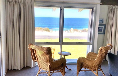 Carrickalinga House | South Beach House 1 - 12 Gold Coast Drive