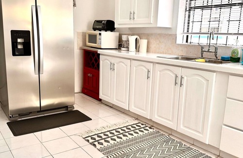 Maxwell Apartment | South Coast Private- At Ease - On The Beach