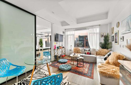 Shawmut Apartment | South End Apartment w Fireplace Gym & Pool