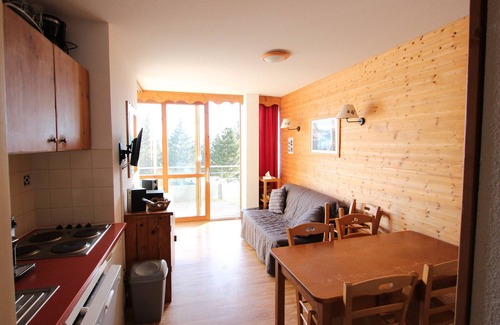 Chamrousse Apartment | South-Facing 2BR+Mountain Nook Apt, Near Slopes, Equipped Kitchen, Pet-Friendly