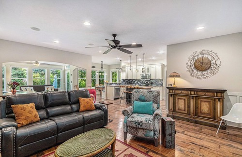 Miami Park Cottage | South Haven, Michigan Cottage - 5 -bedroom - 5 min walk bluff/beach