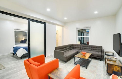 South Haven House | South Haven Oasis - Private Hot Tub, Pool and Grill!