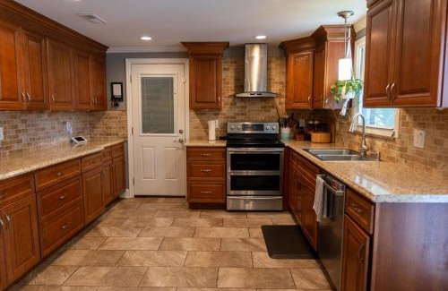 Knoxville House | South Knox Spot Grill Outdoor Pool Lounge