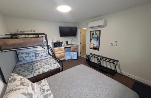 Canaan Hotel | South of the Border Room 5