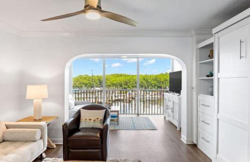 Captiva House | South Seas Bayside Villa 4118 - Stunning Residence with Air Conditioned Lanai