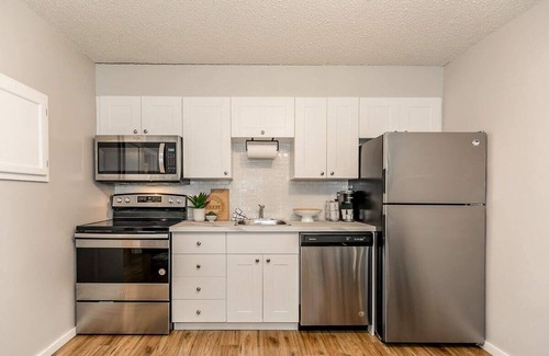 Collingwood Condo | South Wind - Modern Condo in Collingwood - Sleep 5