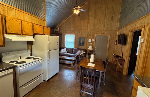 Sardis Cabin | Southern Charm Sardis cabin 2-bedrooms with A/C, WiFi, and satellite TV