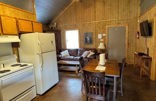 Sardis Cabin | Southern Charm Sardis cabin 2-bedrooms with A/C, WiFi, and satellite TV