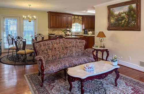 Gainesville House | Southern home and fishing lake