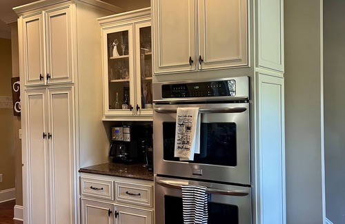 Bath House | Southern hospitality at the Masters. 6 bedrooms with lake view!