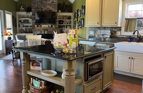 Bath House | Southern hospitality at the Masters. 6 bedrooms with lake view!