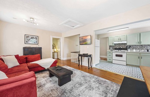 Wilder Park Apartment | Southern Parkway Retreat Near Downtown Louisville