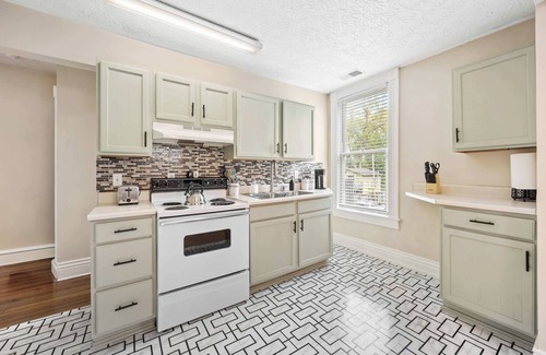 Wilder Park Apartment | Southern Parkway Retreat Near Downtown Louisville