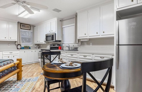 Magnolia House | Southern Studio On 13 Acres In A Quiet Neighborhood