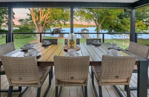 Mount Mourne House | Southern Sunrise Covered Dock & Optional Boat Rental