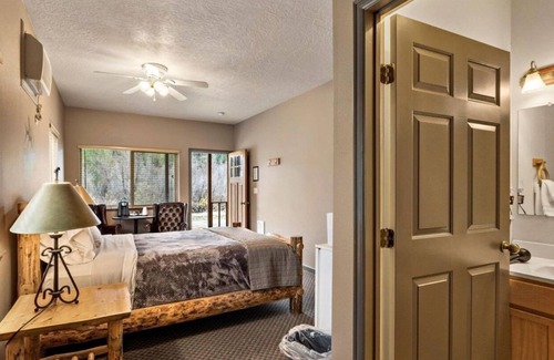 Lowman Hotel | Southfork Lodge - Riverside Inn