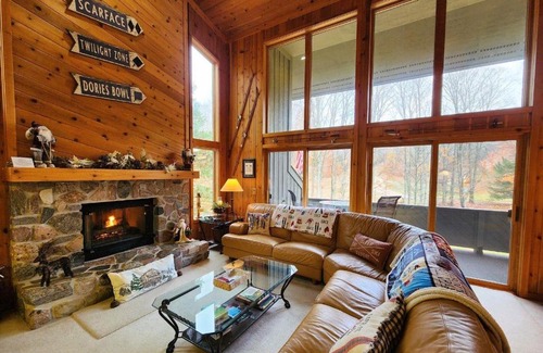 Harbor Springs Apartment | Southridge 21