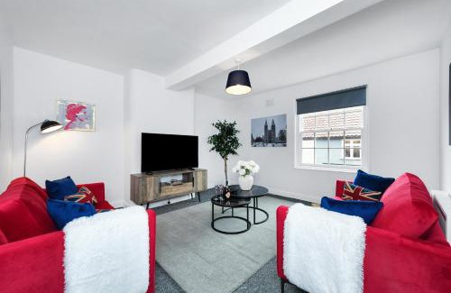 Southwell Apartment | Southwell 3-Bed Near Racecourse, Minster and Trails