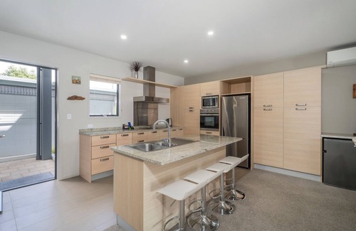 Whitianga Apartment | Sovereign Pier on the Waterways
