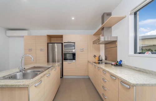 Whitianga Apartment | Sovereign Pier on the Waterways