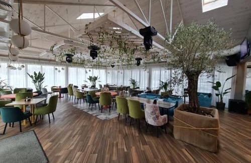 Holosiivskyj Hotel | SPA Hotel Galera