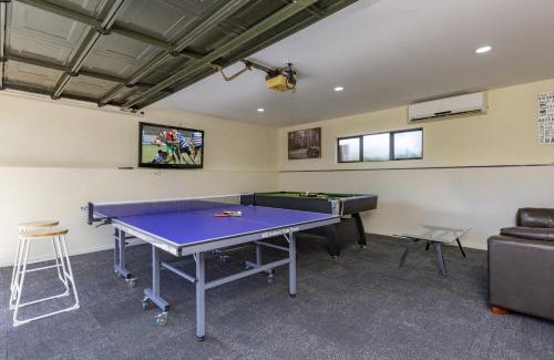Greenlane - Ellerslie House | Spa, Movies, Pool table, Table tennis in Ellerslie!