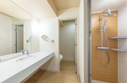 Iwaki Hotel | Spa Resort Hawaiians Monolith Tower