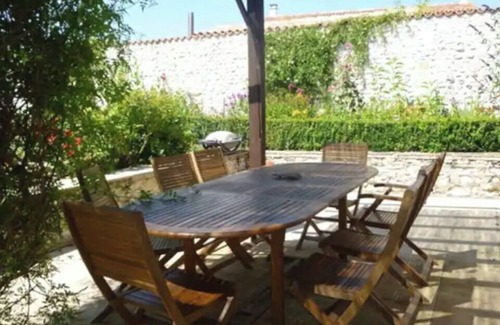 Chenac-Saint-Seurin-d'Uzet Cottage | Spacious cottage 6 pers. heated pool