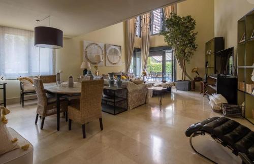 Pena Grande House | SPACE IN THE VILLA WITH POLL NEAR GOLF IN Madrid