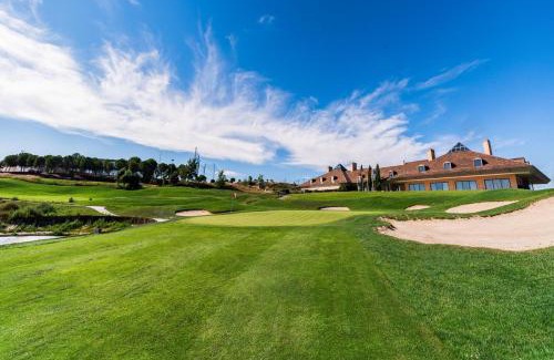 Pena Grande House | SPACE IN THE VILLA WITH POLL NEAR GOLF IN Madrid