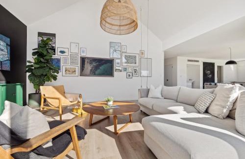 Dunsborough House | Space+Light lounge by pool walk to town beach