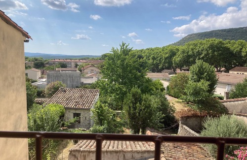 Saint-Hippolyte-du-Fort Apartment | Spacious central apartment with view