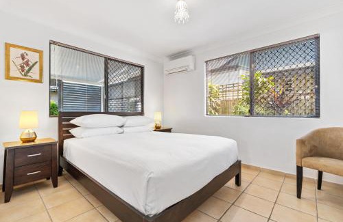 Wooloowin Apartment | Spacious 1-Bed Unit with Outdoor Patio Dining