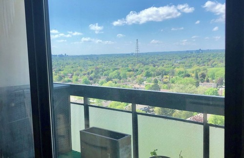 The Peanut Condo | Spacious 1-bedroom condo very close to North York centre