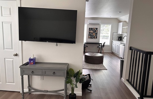 Hough Apartment | Spacious 1bd/1bt downtown apartment next to the park