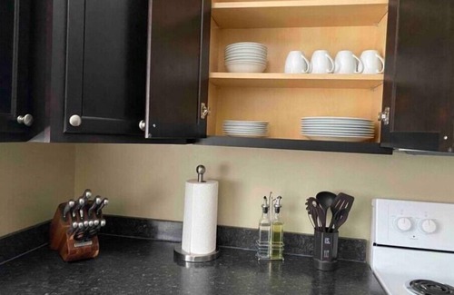 Regina House | Spacious 2 Bdm close to Airportnn
