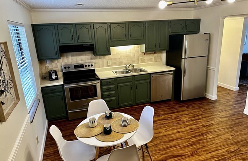Knoxville Condo | Spacious 2 Bed, 1.5 Bath Condo. Safe, Clean & Stylish 4.3 miles to Downtown/UT