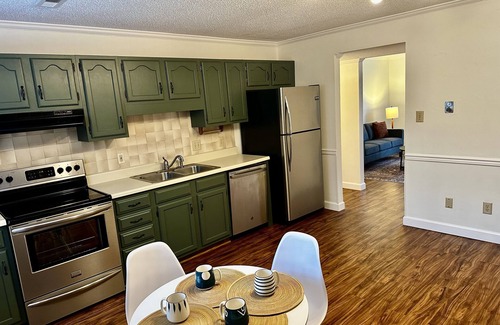 Knoxville Condo | Spacious 2 Bed, 1.5 Bath Condo. Safe, Clean & Stylish 4.3 miles to Downtown/UT