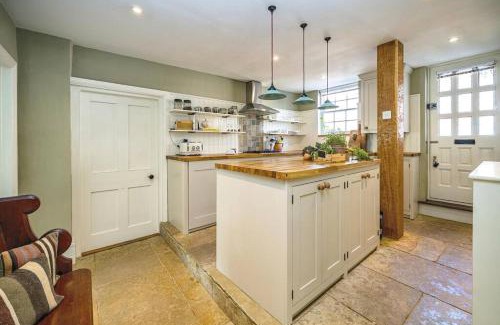 Taplow Apartment | Spacious 2-bed Apartment - 15 Mins from Heathrow