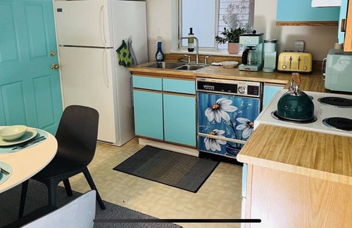 Upper Lonsdale Apartment | Spacious 2 bed/2 bath garden suite