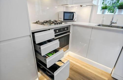 North Acton Apartment | Spacious 2-Bed Flat, Acton