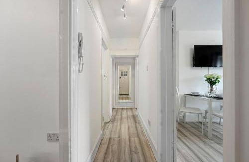 North Acton Apartment | Spacious 2-Bed Flat, Acton