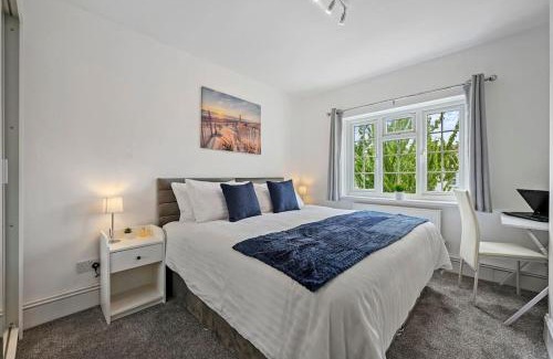 North Acton Apartment | Spacious 2-Bed Flat, Acton